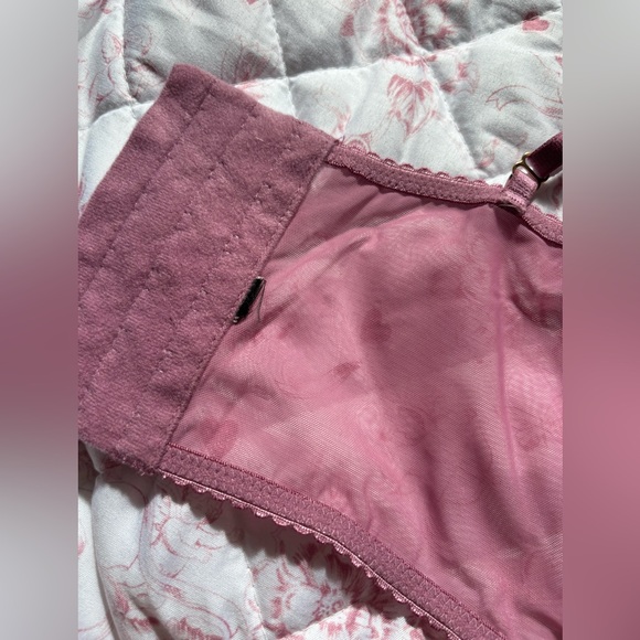 Victoria's Secret Lace Halter Bralette in Mauve Pink - Picture 4 of 6